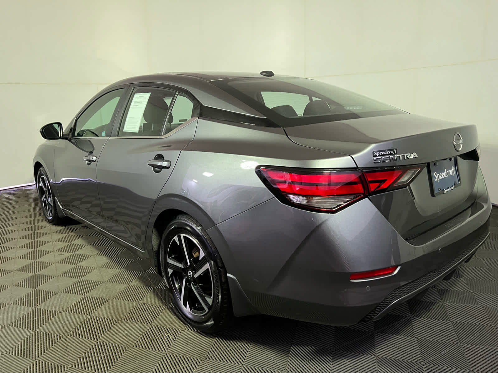 Used 2025 Nissan Sentra SV FWD image 5