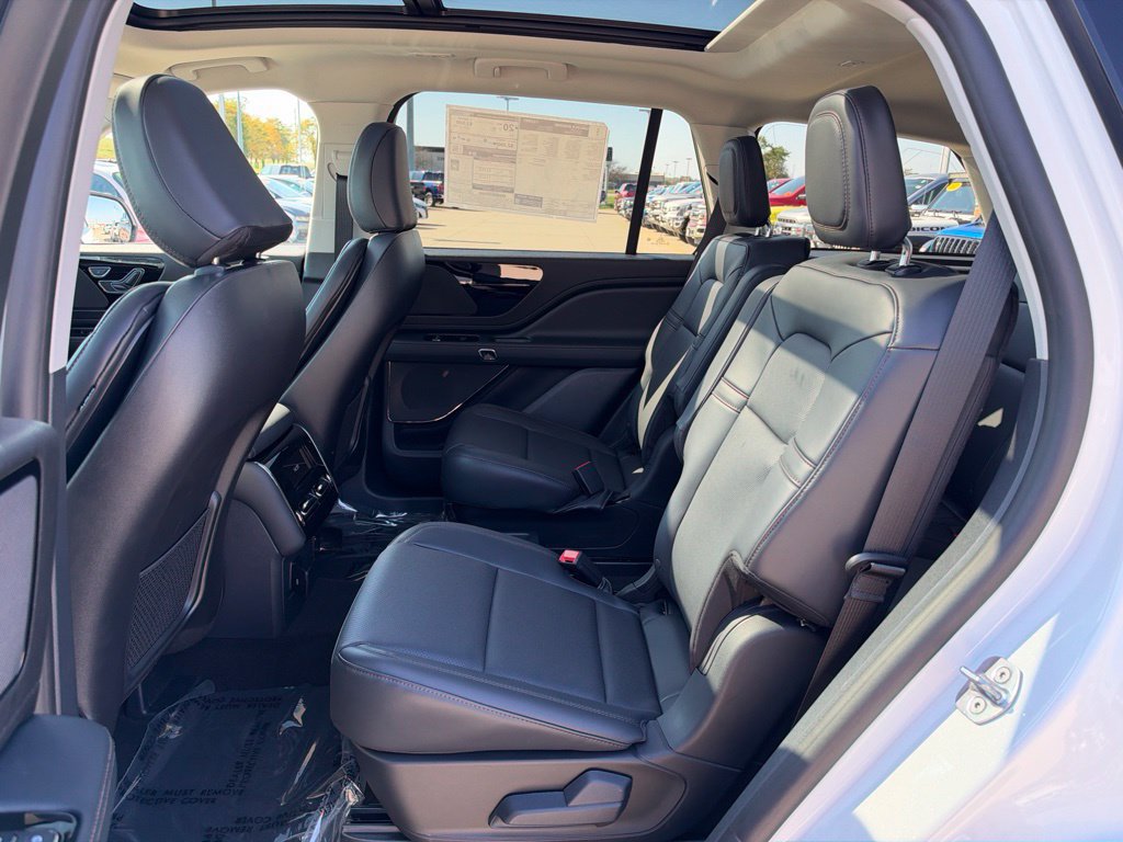 New 2027 Lincoln Aviator AWD image 6