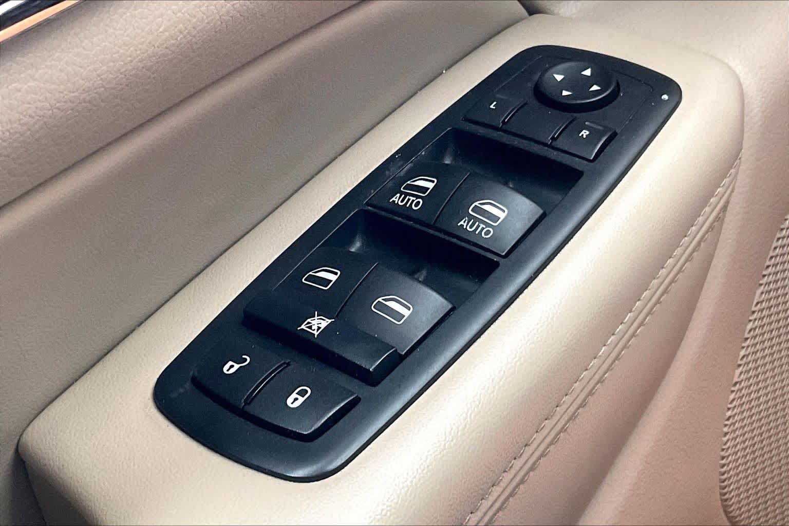 Used 2015 Jeep Grand Cherokee Limited AWD/4WD image 33