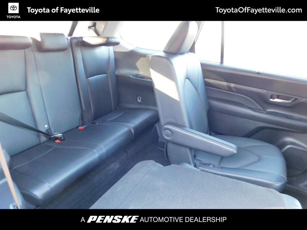 Used 2025 Toyota Grand Highlander FWD image 4