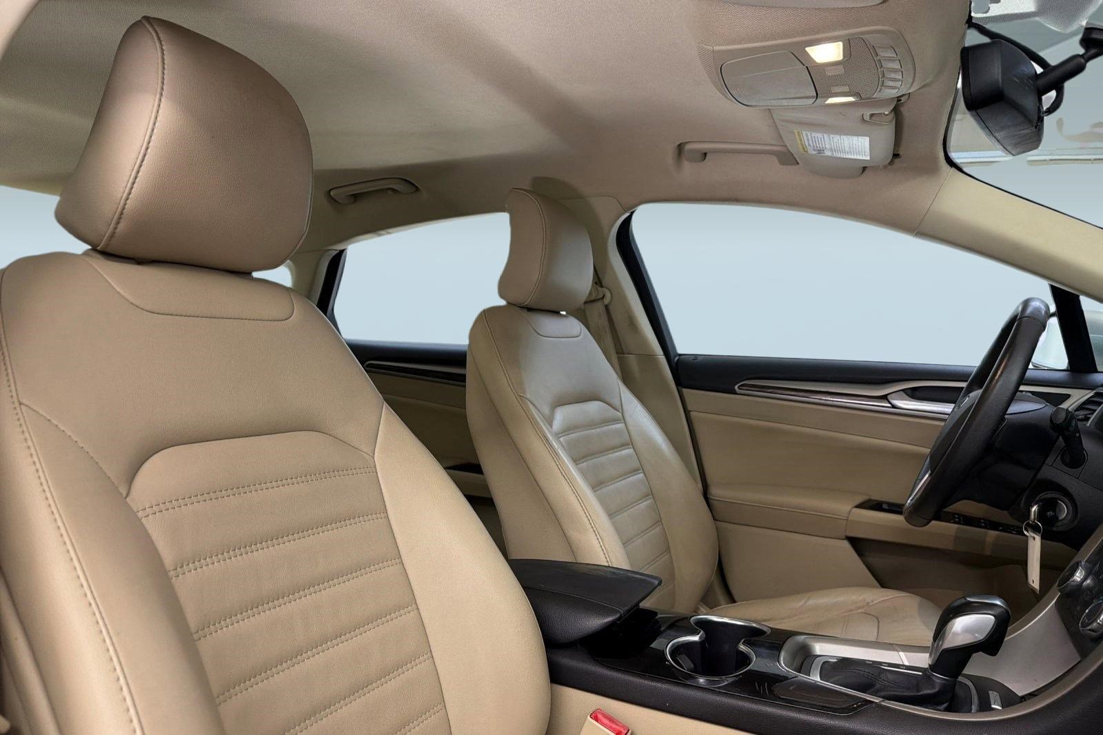 Used 2015 Ford Fusion SE w/ Equipment Group 202A FWD image 29