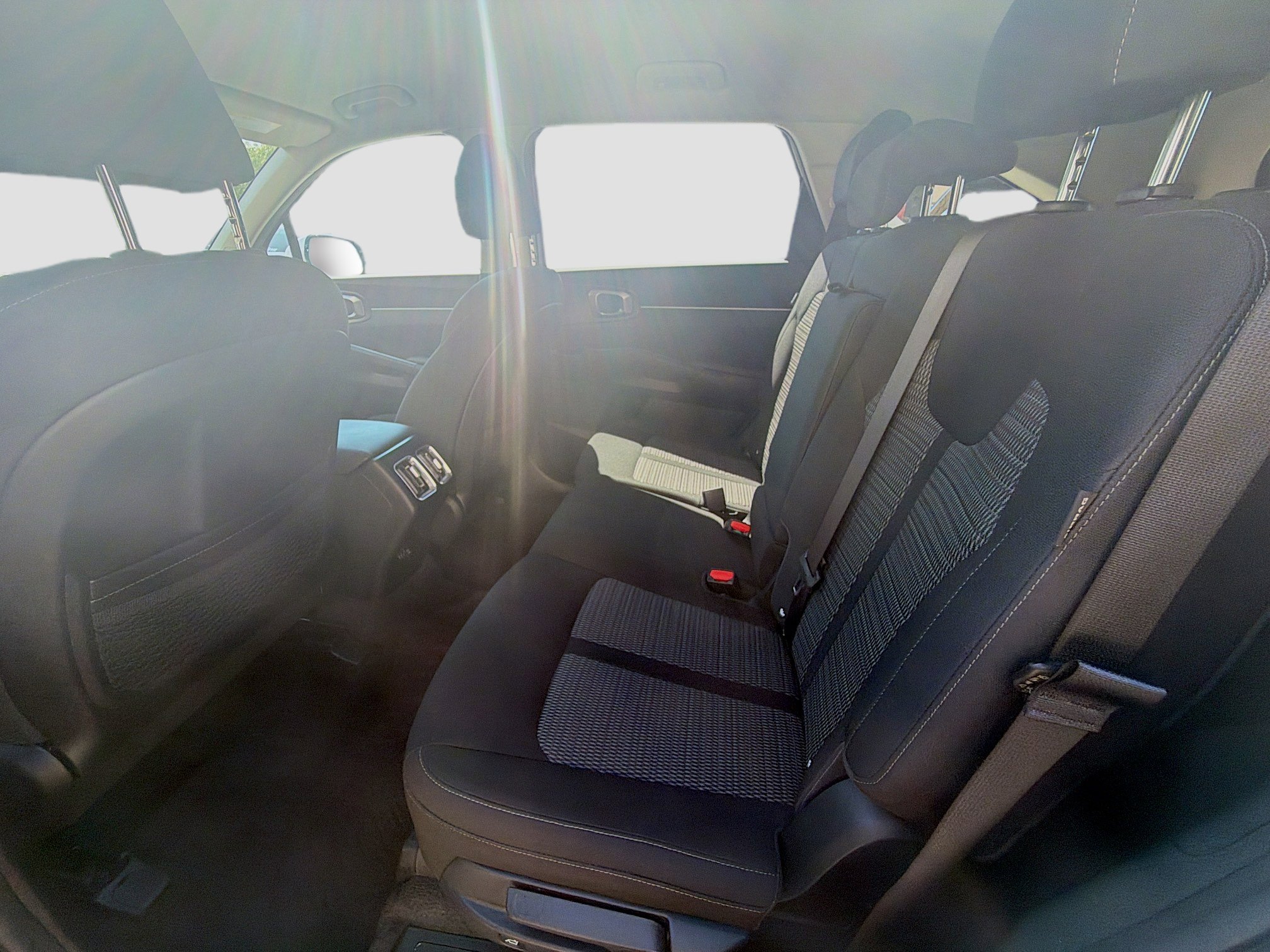 Used 2025 Kia Sorento LX FWD image 21