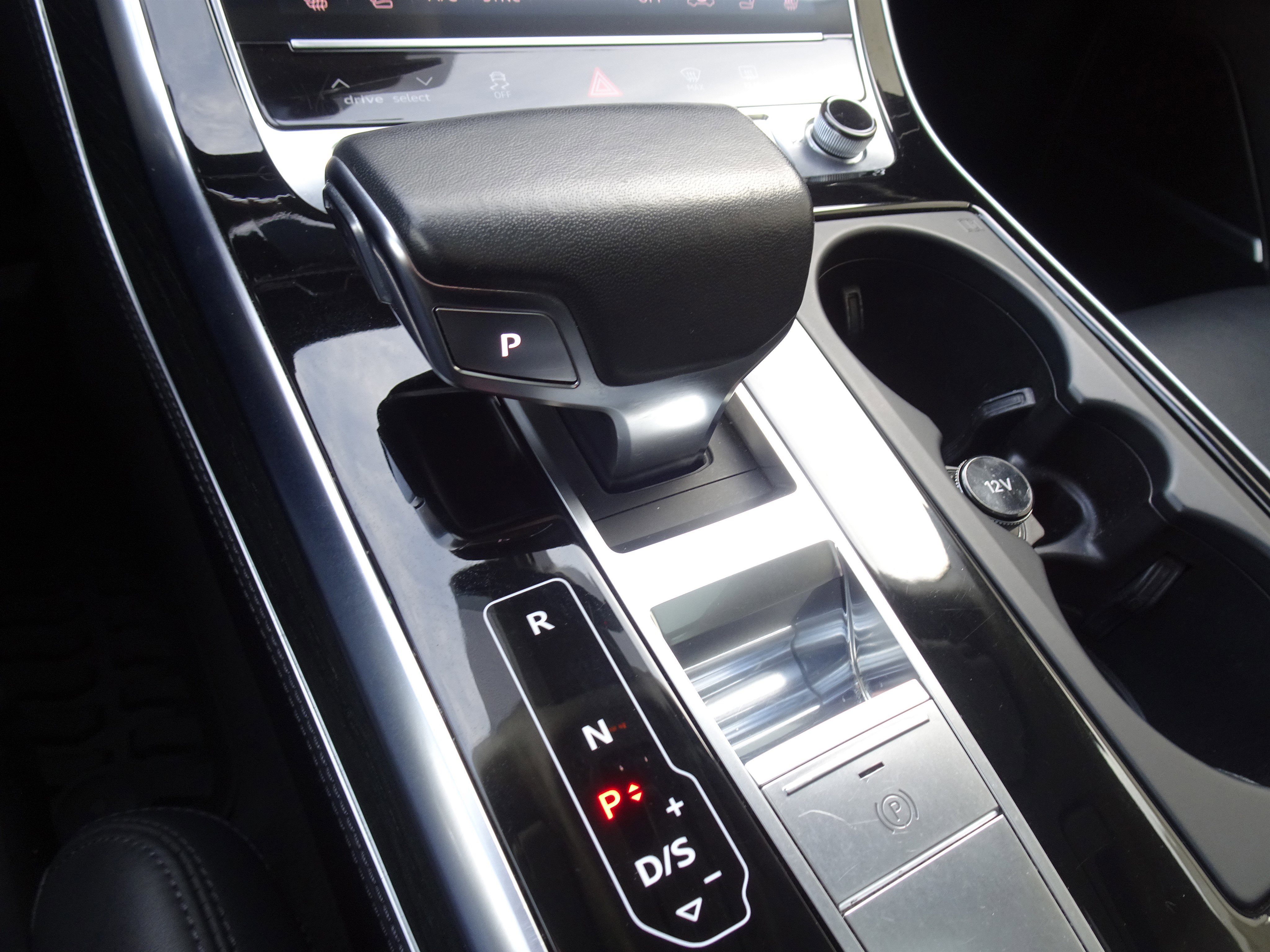 Used 2019 Audi Q8 Prestige w/ Luxury Package image 27