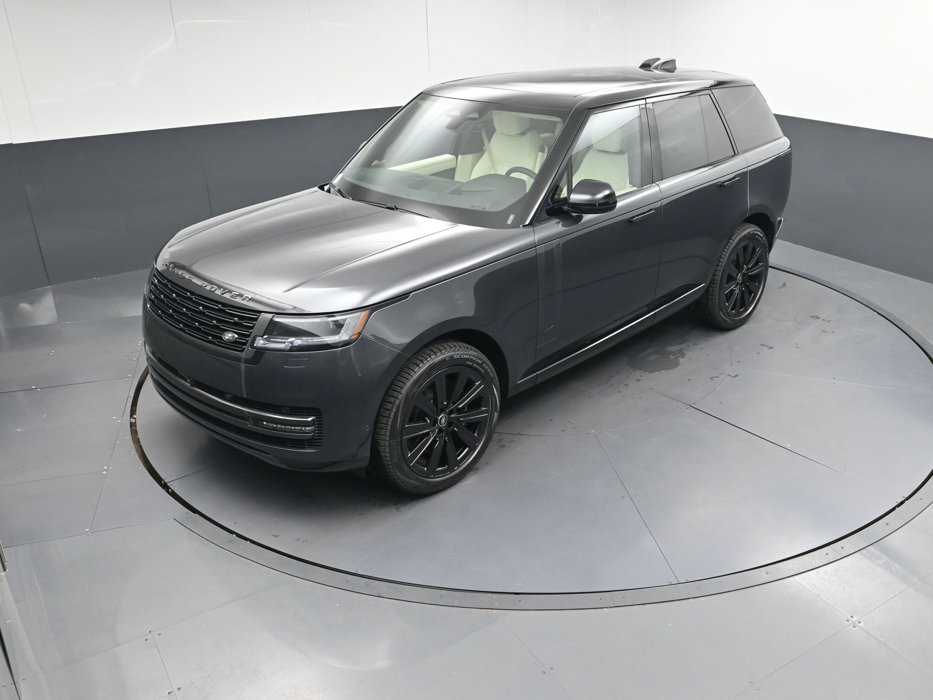 New 2025 Land Rover Range Rover SE image 29