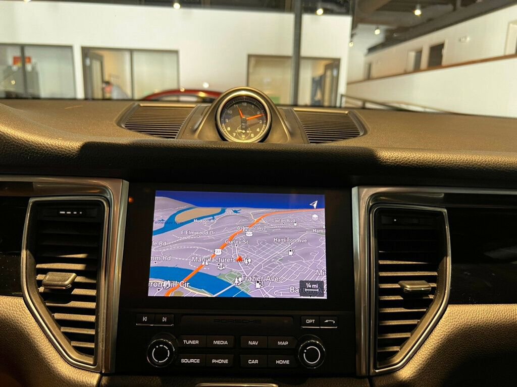 Used 2018 Porsche Macan image 18