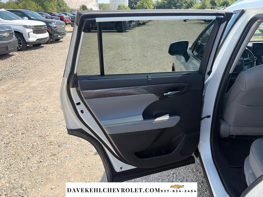 Used 2021 Toyota Highlander Platinum AWD/4WD image 16