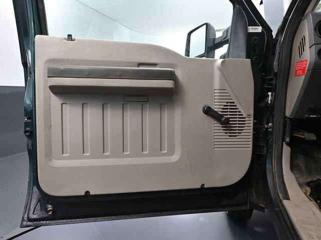 Used 2010 Ford F550 4x4 Regular Cab Super Duty image 16