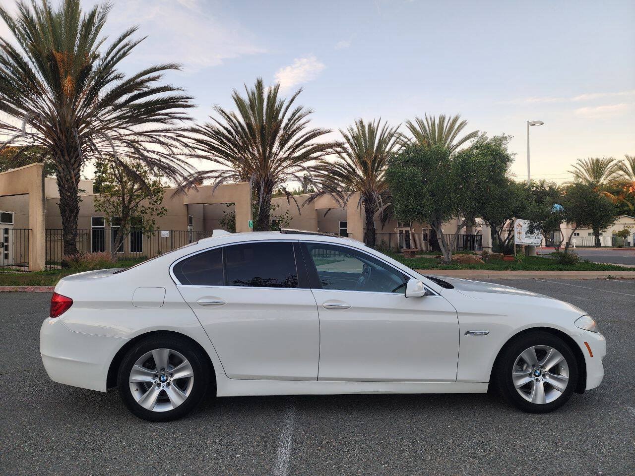 Used 2012 BMW 528i Sedan RWD image 5