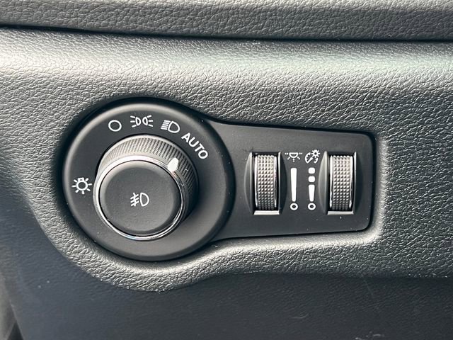 New 2026 Chrysler Pacifica Select AWD/4WD image 18