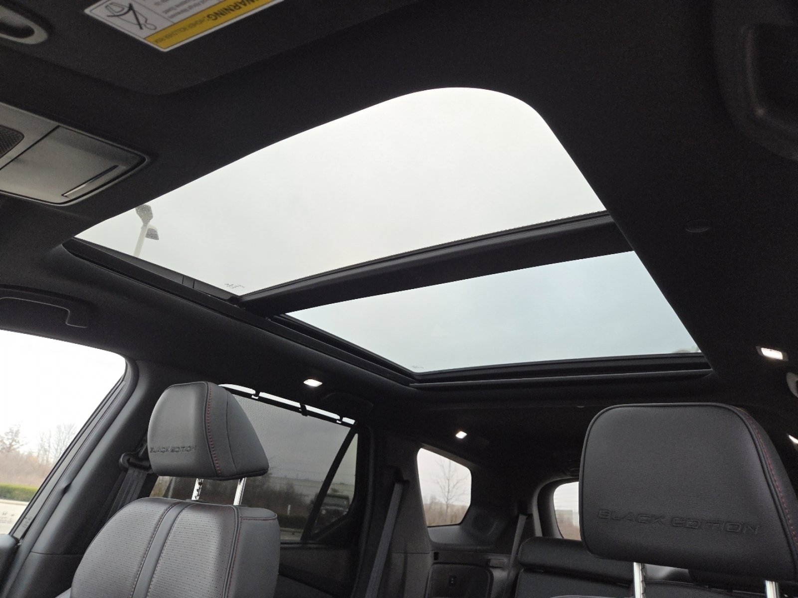 Used 2025 Honda Pilot Black Edition image 4