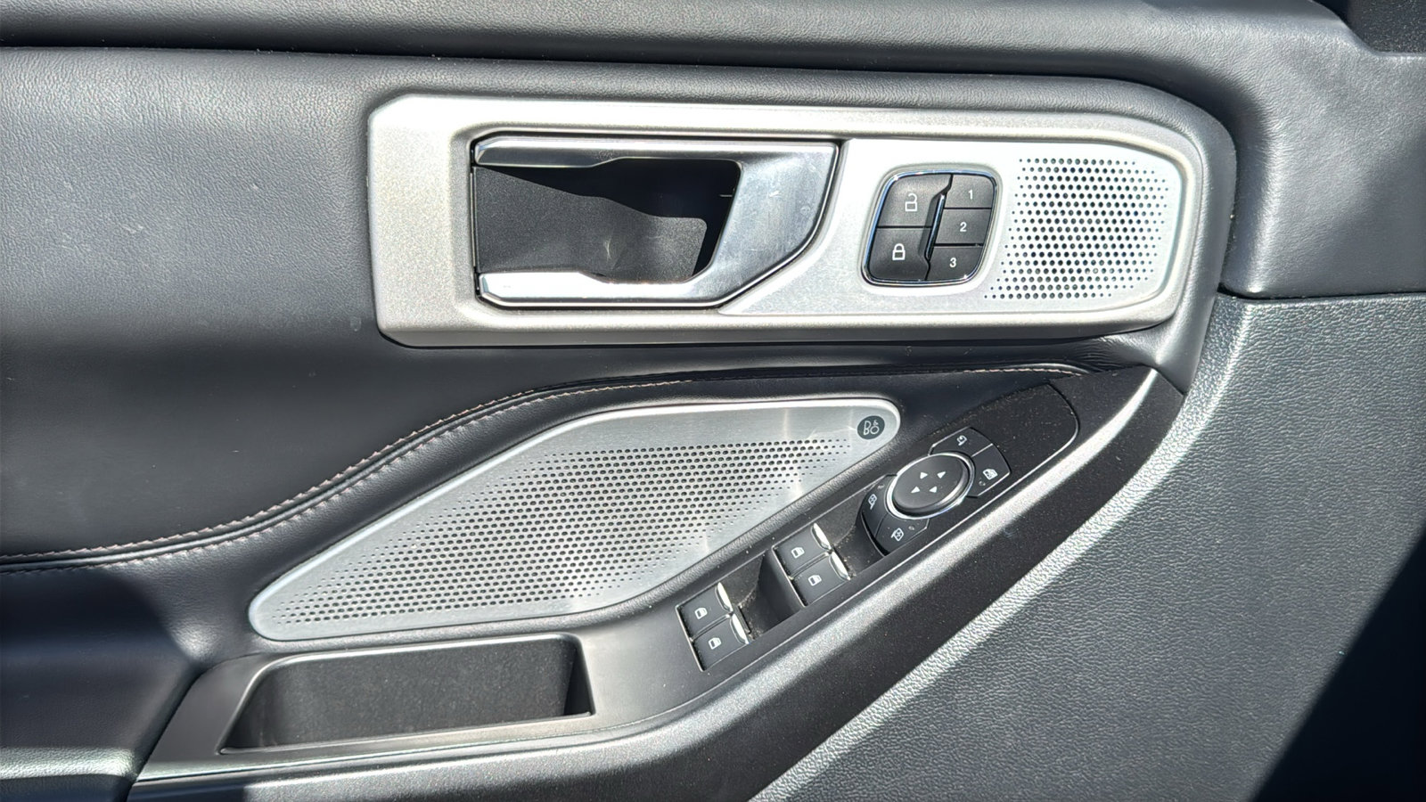 Used 2020 Ford Explorer Platinum w/ Premium Technology Package image 13