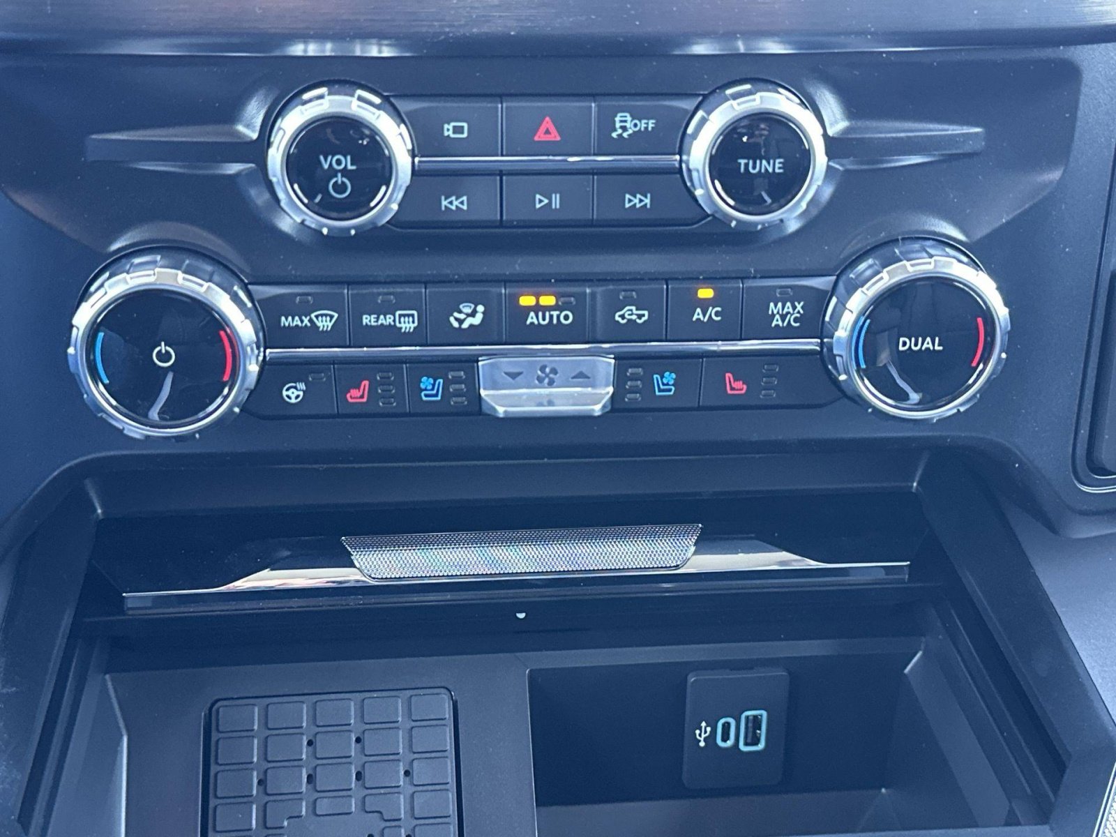 New 2025 Ford F250 Lariat w/ Lariat Ultimate Package image 25