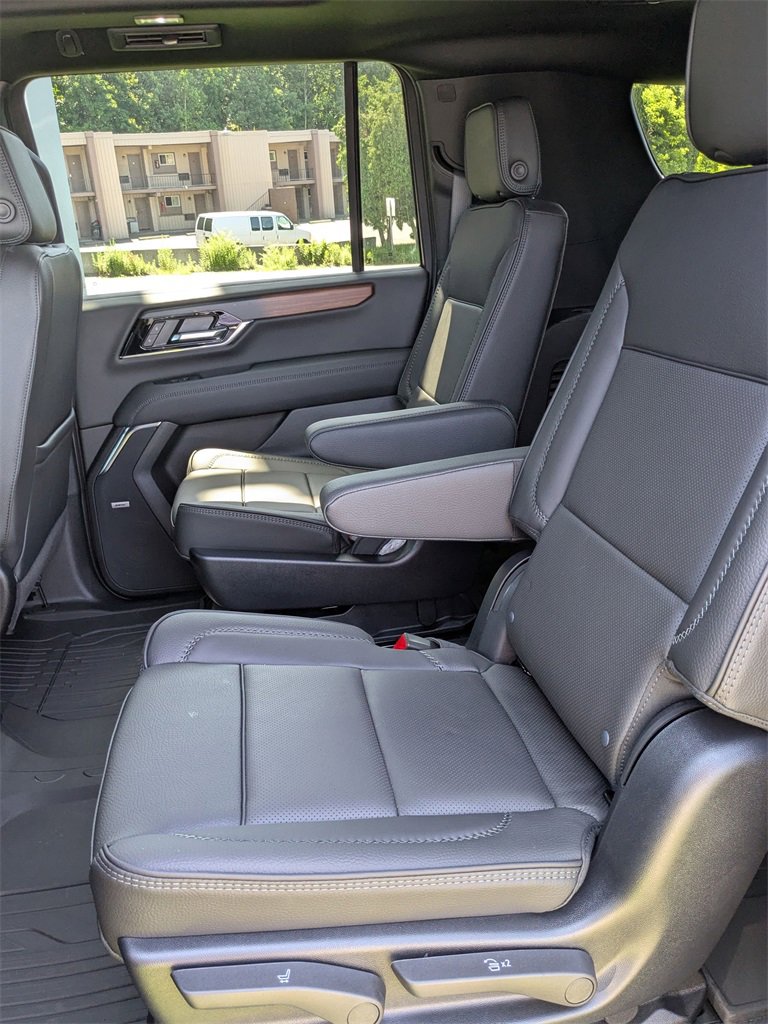 New 2025 GMC Yukon XL Denali w/ Sun & Power Step Package image 10