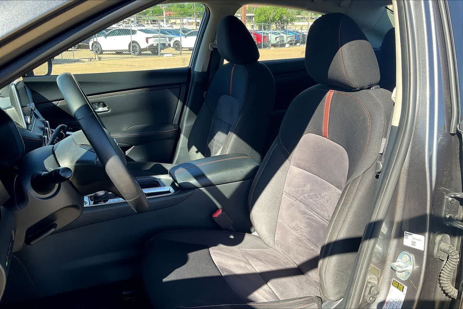 Used 2025 Nissan Sentra SR FWD image 11