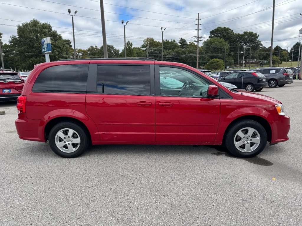 Used 2012 Dodge Grand Caravan SXT w/ Entertainment Group 1 FWD image 2