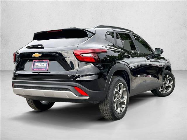 Used 2025 Chevrolet Trax LT FWD image 2
