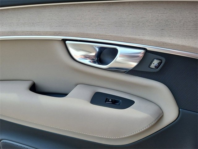 New 2026 Volvo XC90 T8 Plus image 15