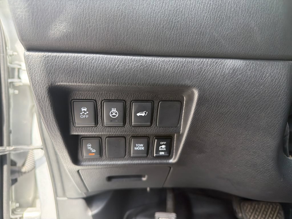 Used 2020 Nissan Pathfinder SL AWD/4WD image 38