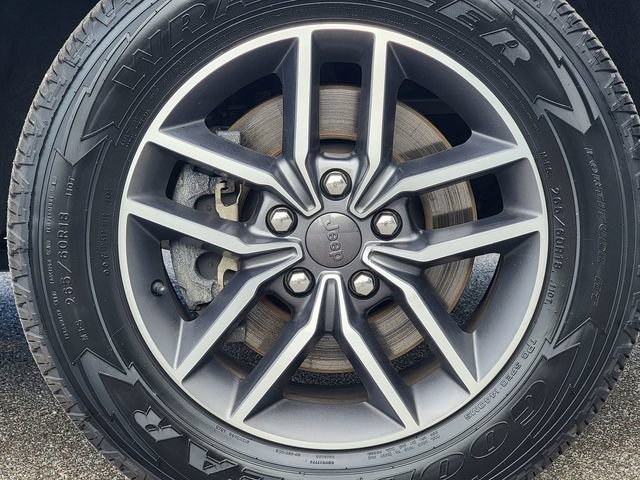 Certified 2022 Jeep Grand Cherokee Limited w/ Tech Group AWD/4WD image 17
