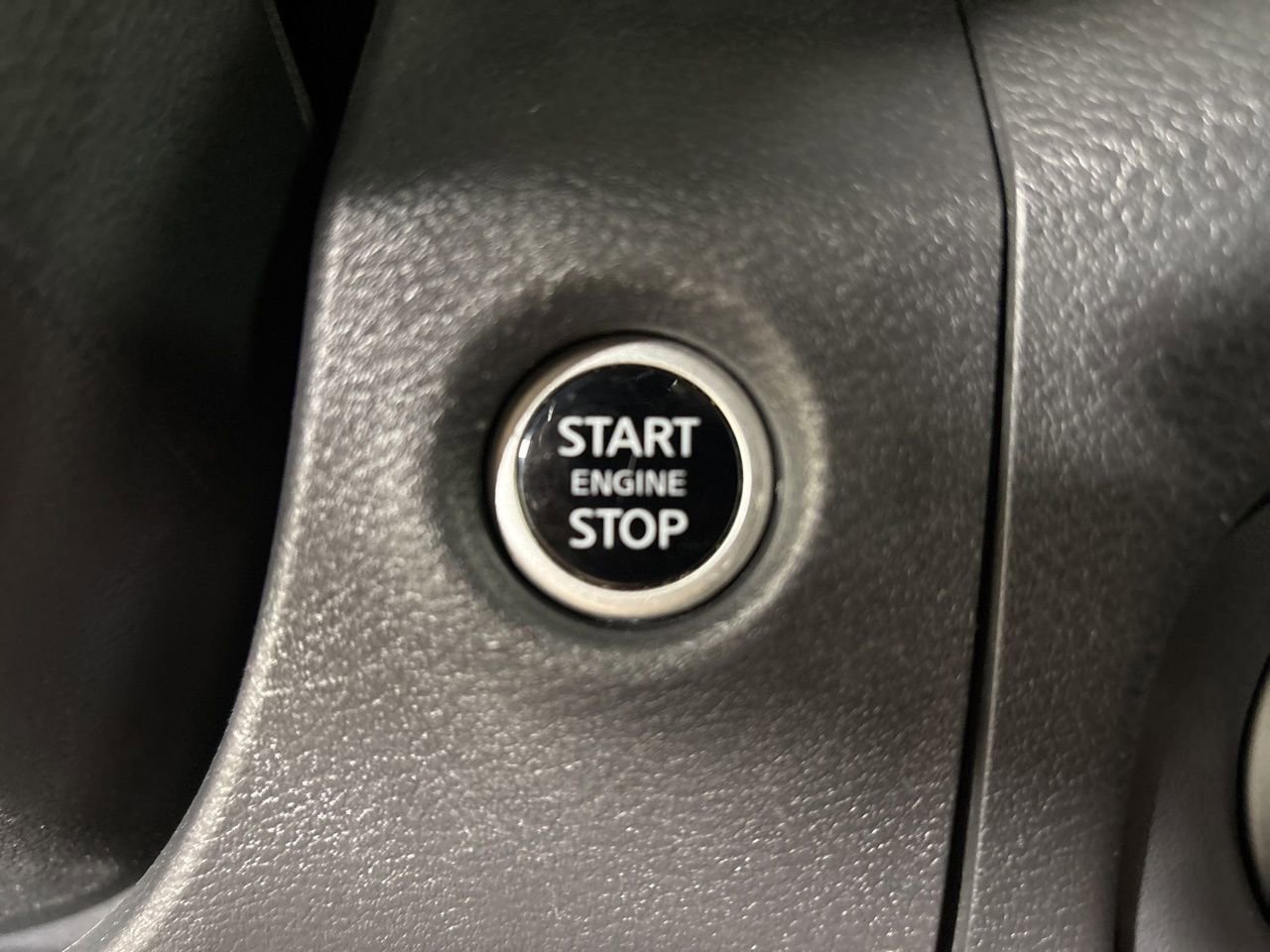 Used 2024 Nissan Frontier PRO-4X w/ Technology Package AWD/4WD image 13