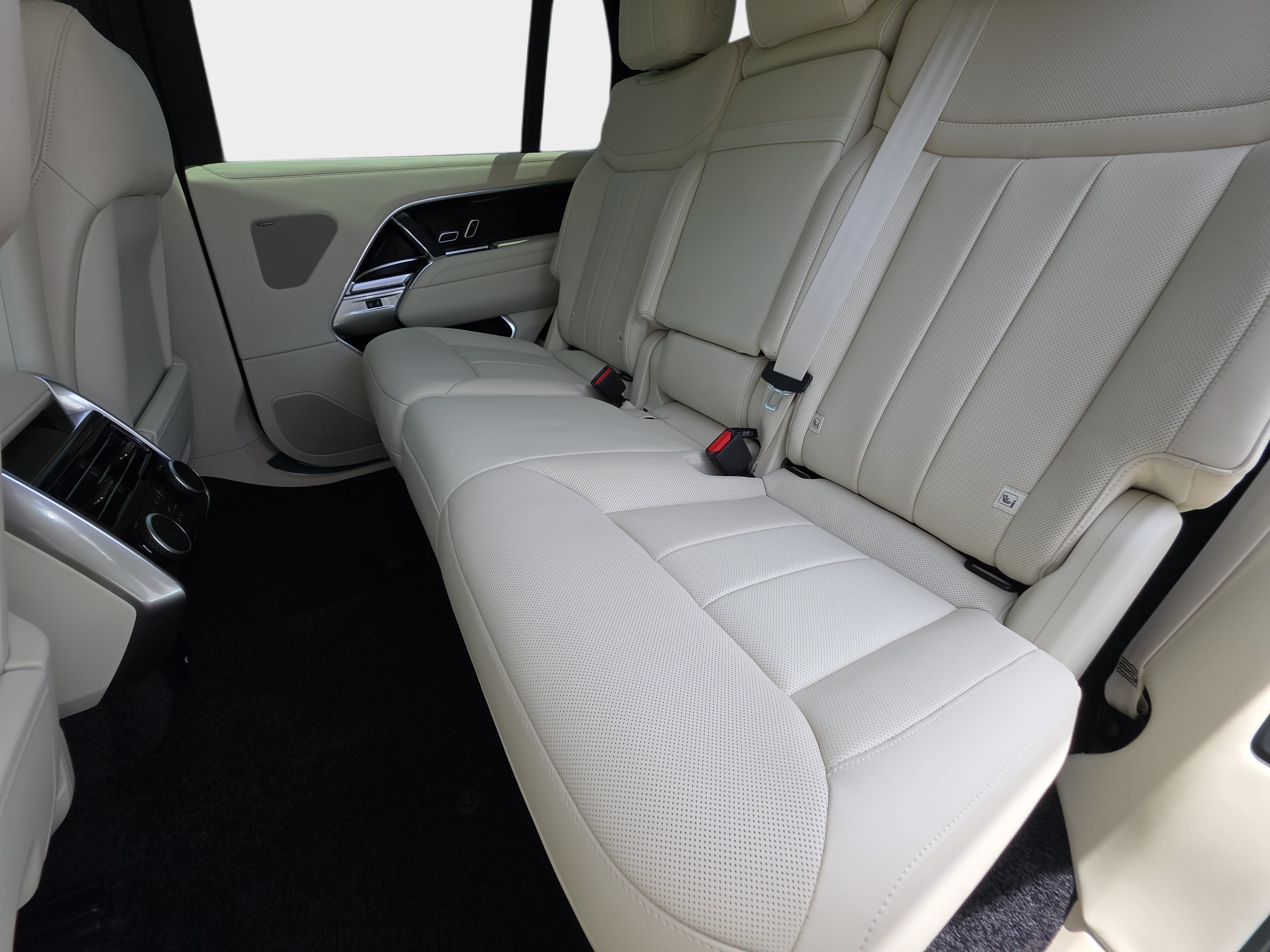 New 2026 Land Rover Range Rover Long Wheelbase SE AWD/4WD image 16