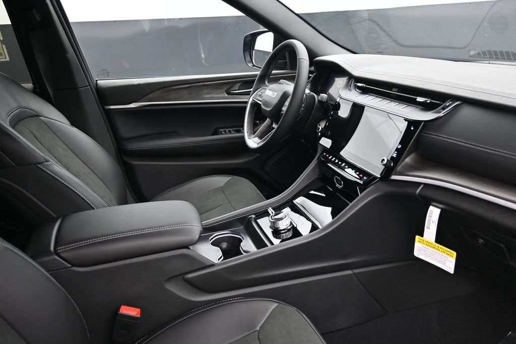New 2026 Jeep Grand Cherokee Altitude AWD/4WD image 9