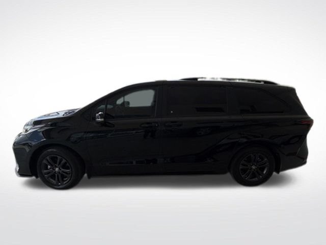 Used 2025 Toyota Sienna XSE w/ XSE Premium Package AWD/4WD image 3
