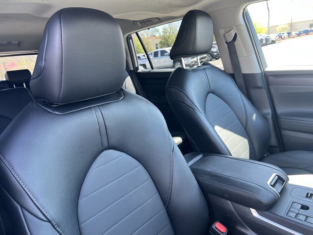 Certified 2025 Toyota Highlander XLE image 24