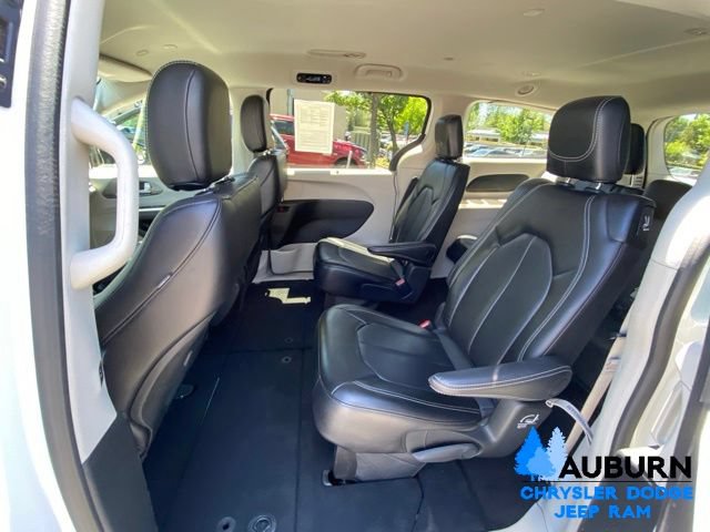 Used 2024 Chrysler Pacifica Touring-L FWD image 26