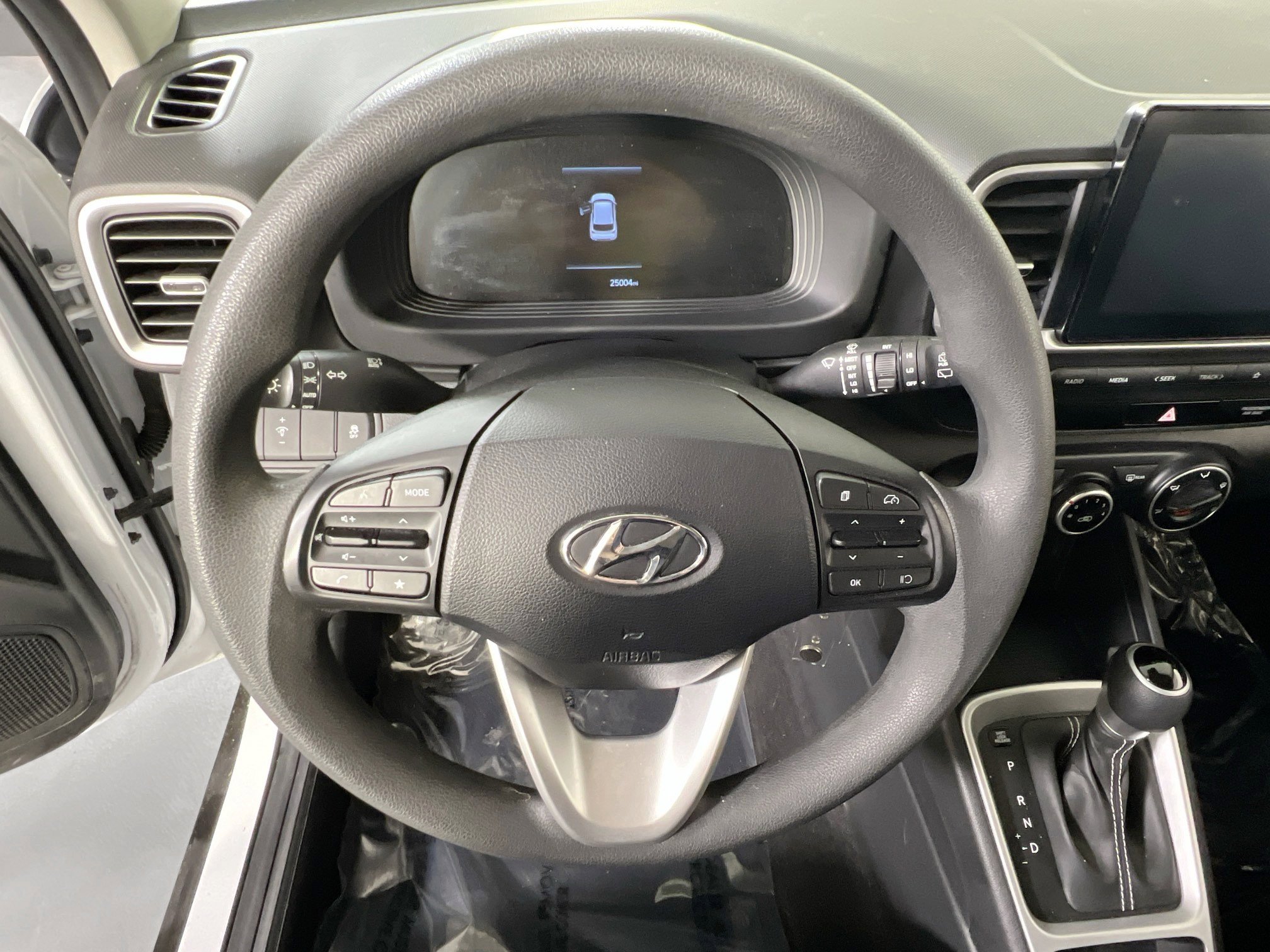 Used 2024 Hyundai Venue SE FWD image 11