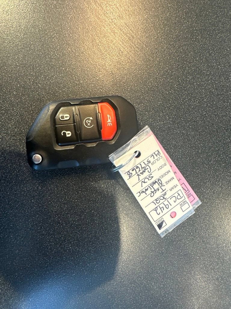 Used 2021 Jeep Gladiator Rubicon w/ Dual Top Group AWD/4WD image 40