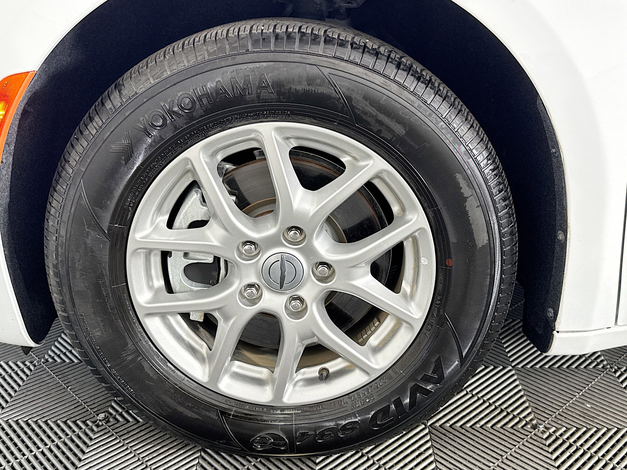 Used 2023 Chrysler Pacifica Touring-L image 37