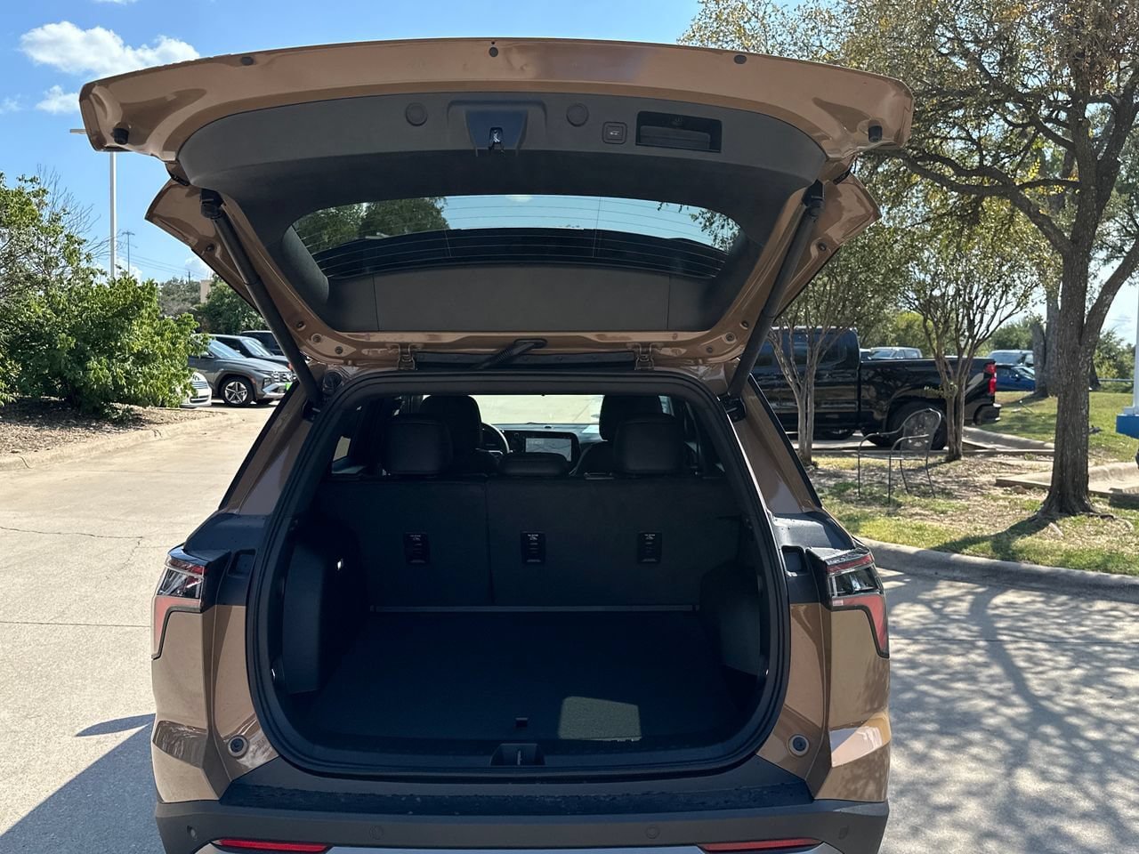 New 2027 Chevrolet Equinox LT w/ Convenience Package II FWD image 24