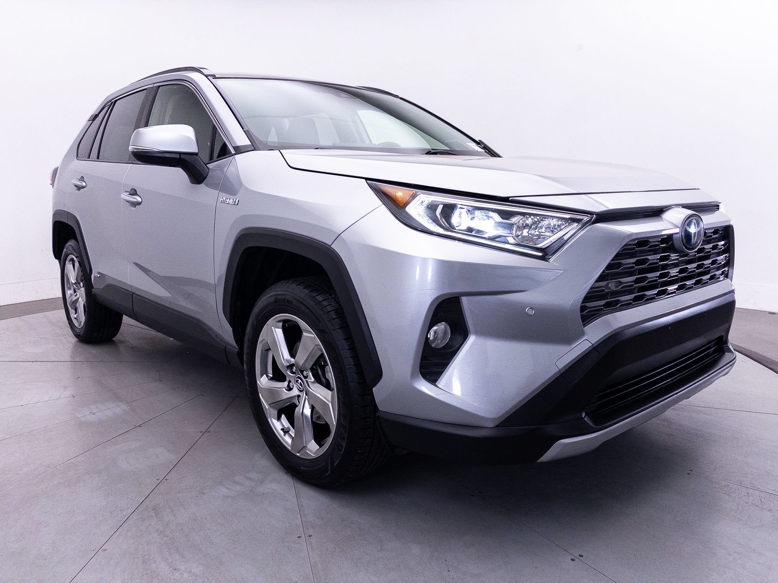 Used 2019 Toyota RAV4 Limited w/ Carpet Mat Package AWD/4WD image 13