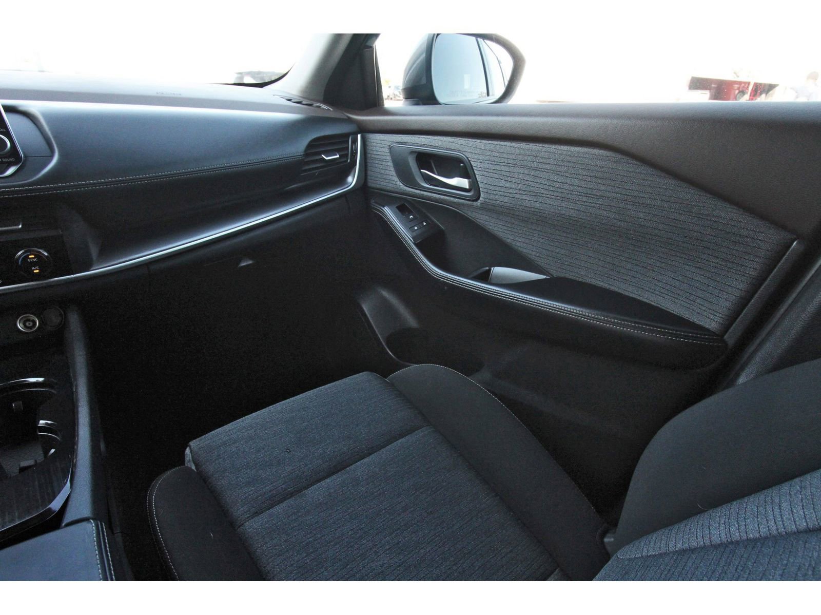 Used 2023 Nissan Rogue SV image 13