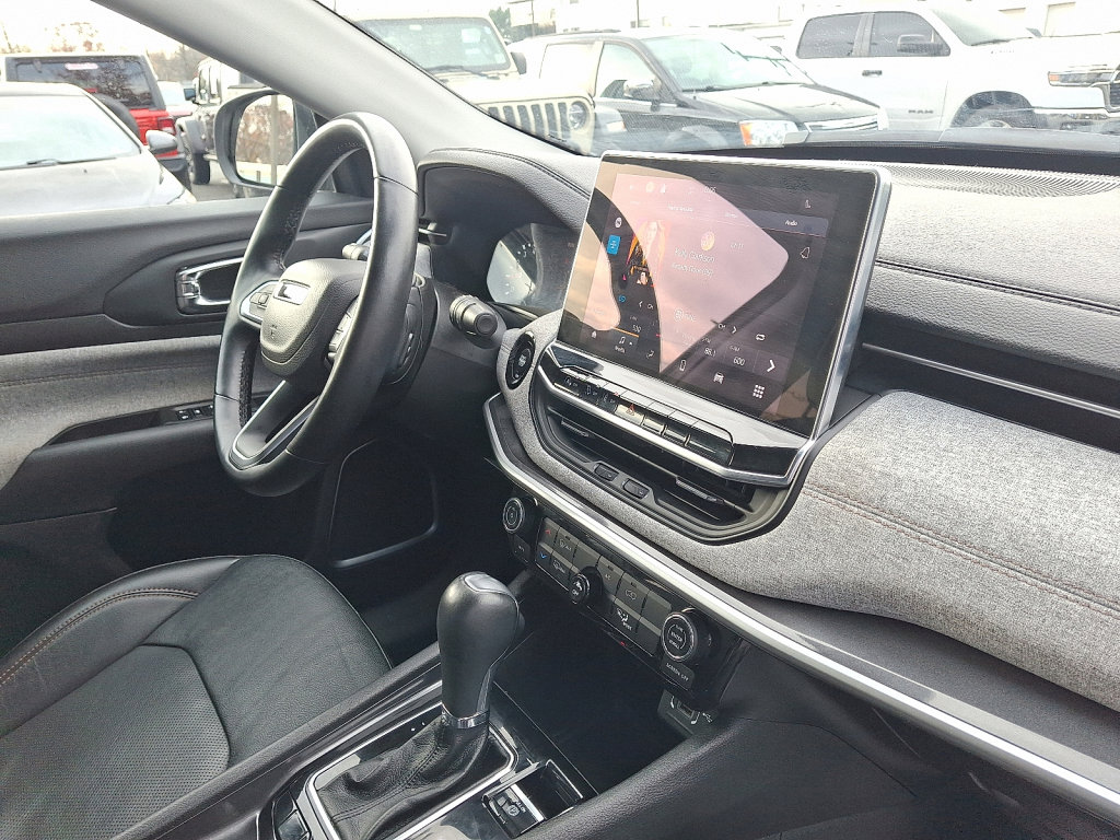 Certified 2022 Jeep Compass Latitude image 11