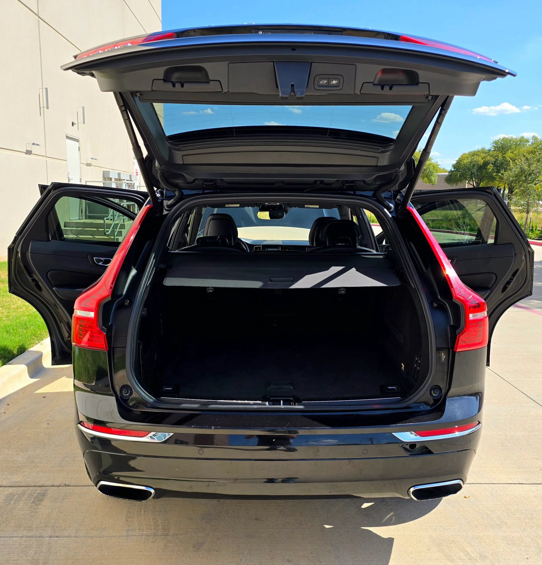 Used 2018 Volvo XC60 T6 Inscription w/ Luxury Seat Package AWD/4WD image 11