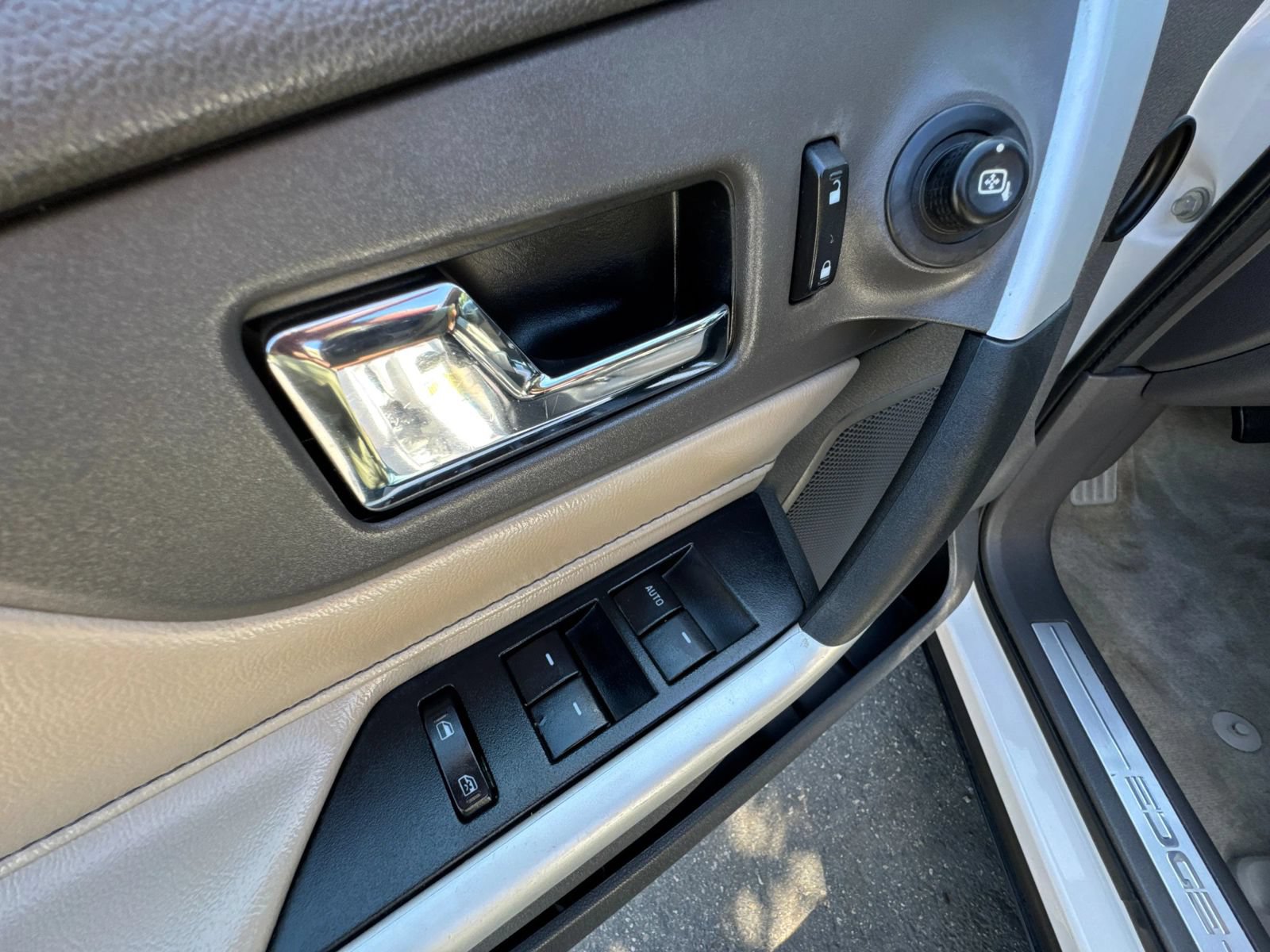 Used 2011 Ford Edge Limited w/ Driver Entry Pkg FWD image 15