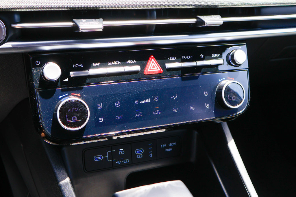 Certified 2025 Hyundai Santa Cruz Limited AWD/4WD image 15