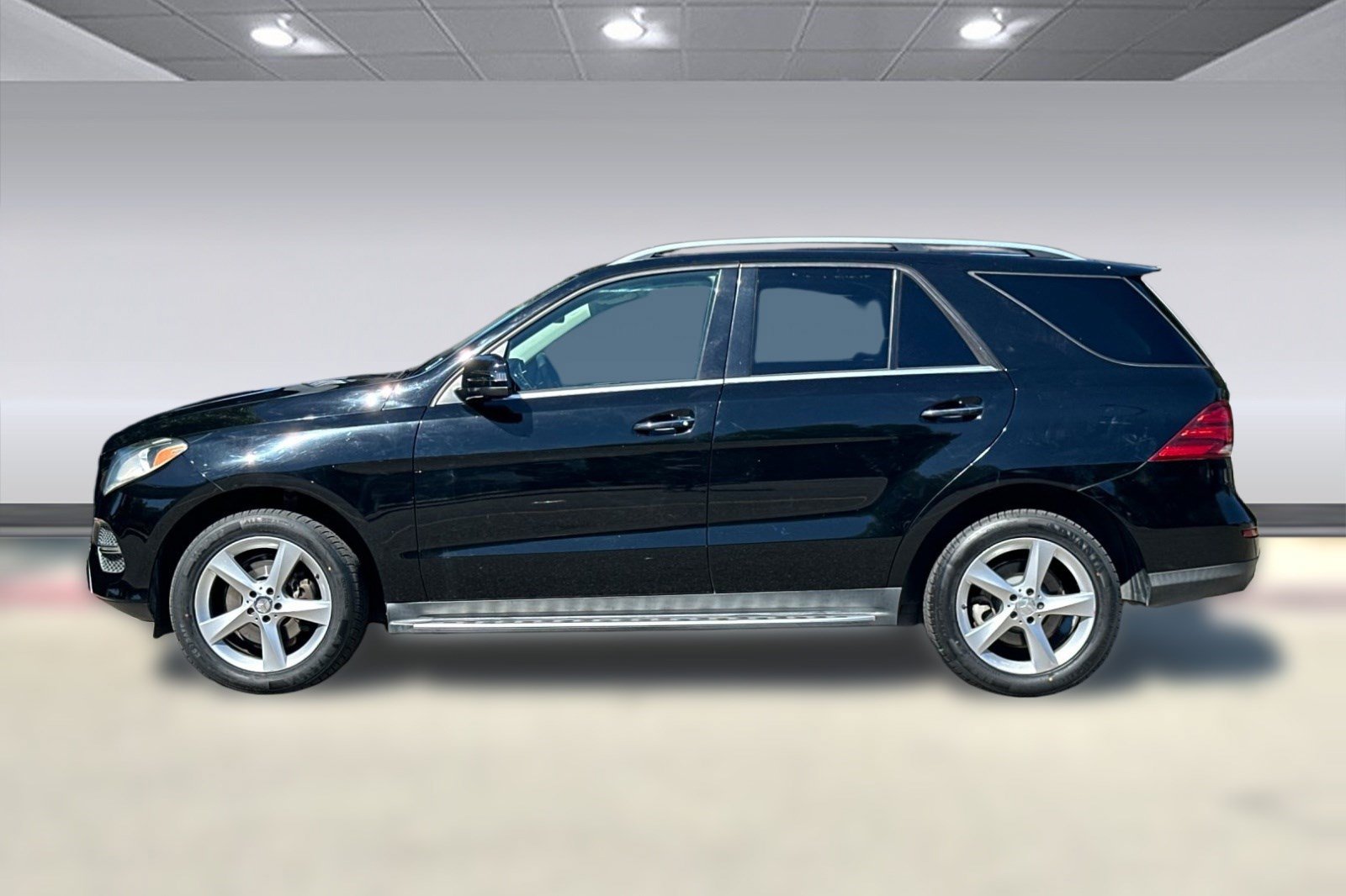 Used 2016 Mercedes-Benz GLE 350 image 2