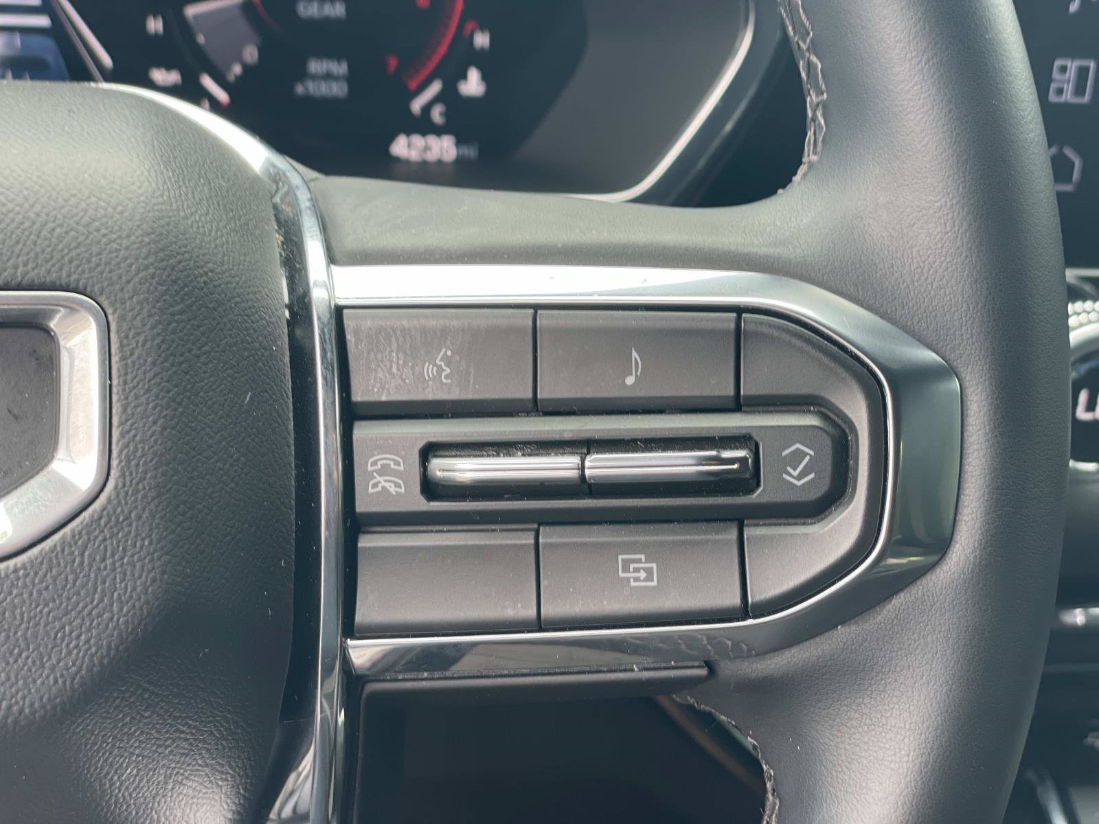 Used 2025 GMC Canyon Elevation w/ Convenience Package RWD image 12