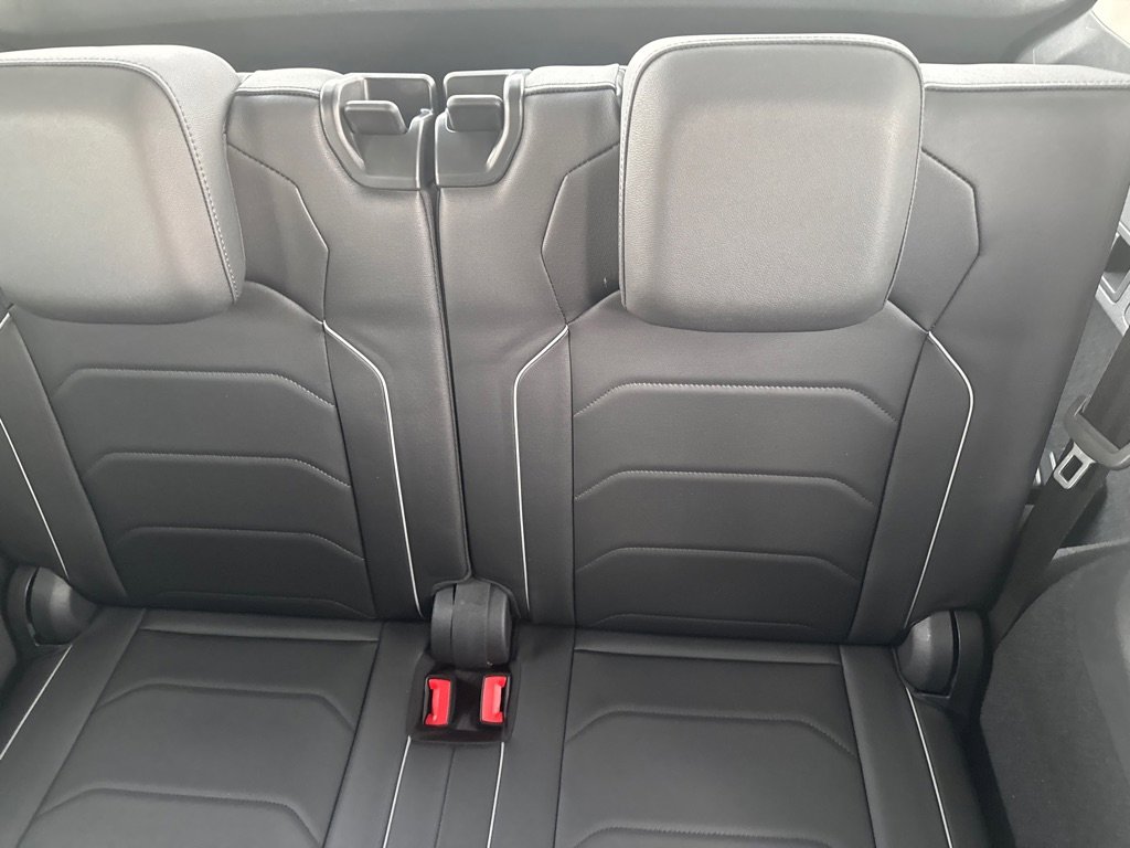 Used 2019 Volkswagen Tiguan SEL Premium image 16