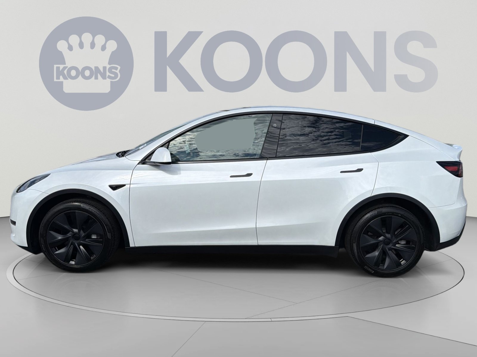 Used 2025 Tesla Model Y Long Range AWD/4WD image 2