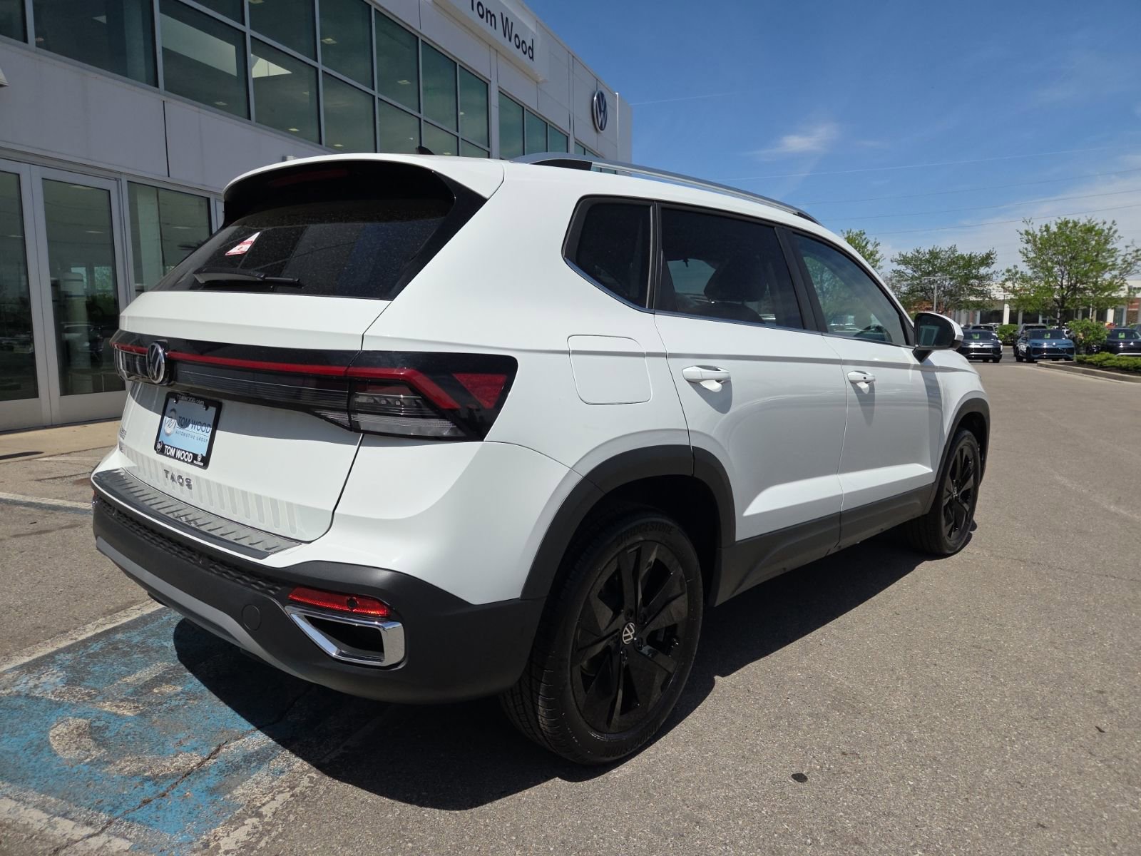 New 2026 Volkswagen Taos SE FWD image 4
