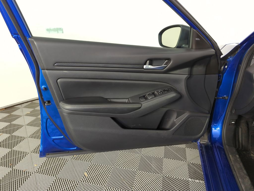 Used 2025 Nissan Altima 2.5 SV image 18