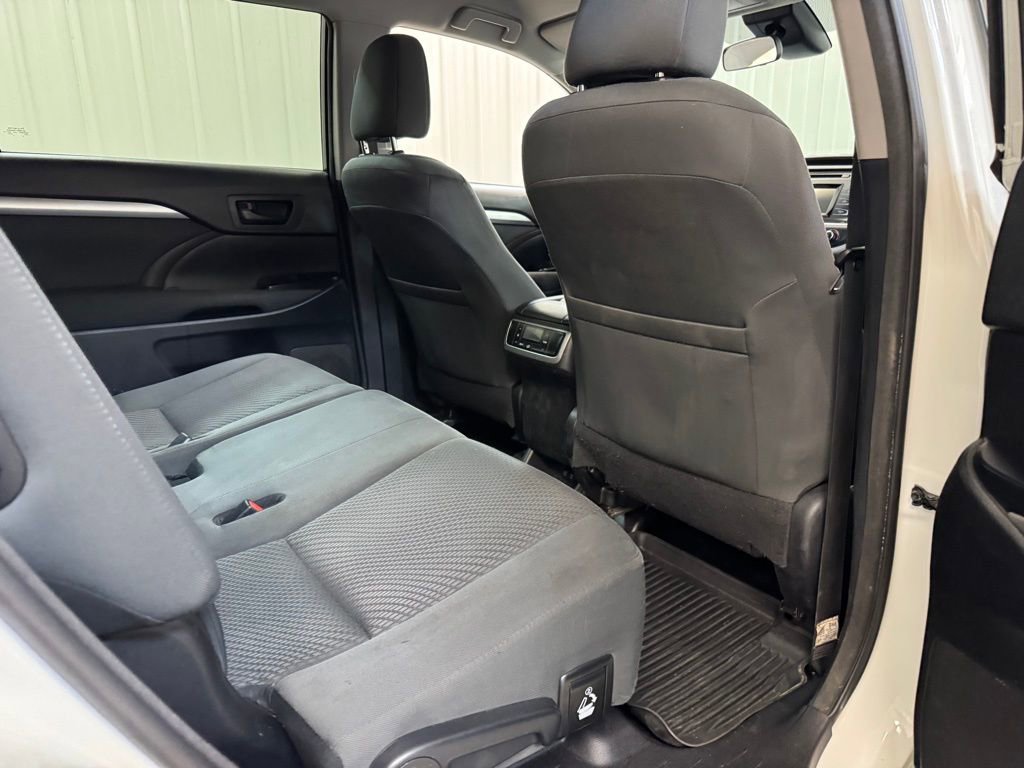 Used 2018 Toyota Highlander LE FWD image 23