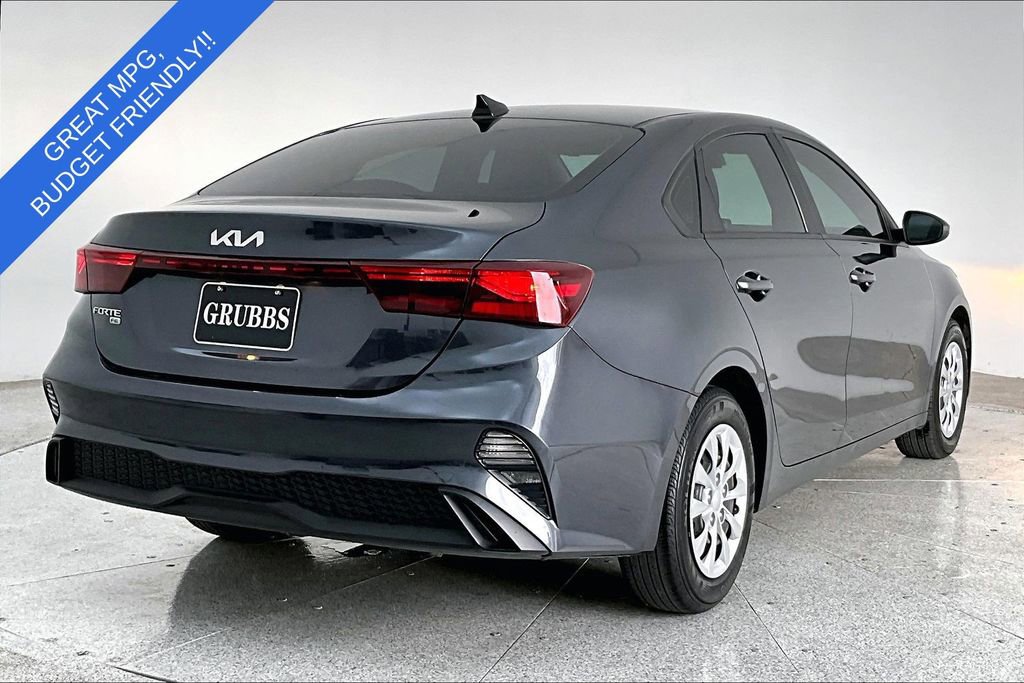 Used 2023 Kia Forte LX image 2