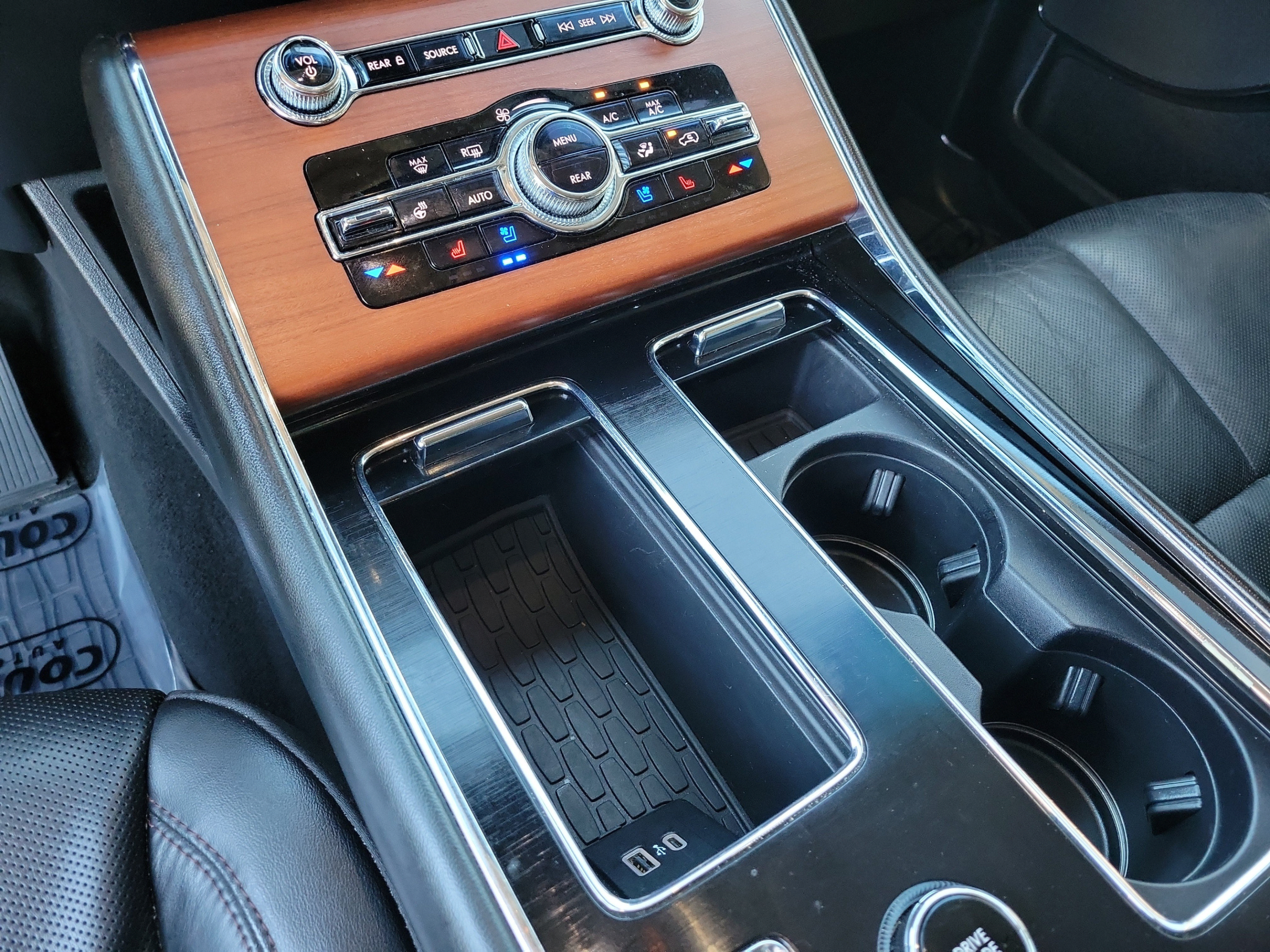 Used 2022 Lincoln Aviator Reserve w/ Equipment Group 201A AWD/4WD image 23