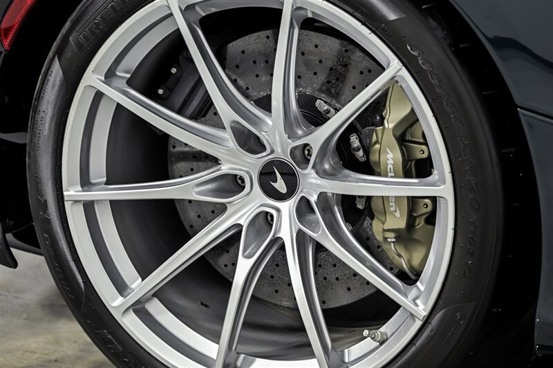 Used 2022 McLaren 765LT RWD image 20