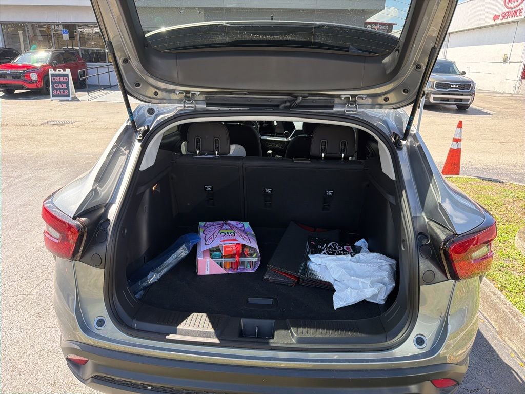 Used 2025 Chevrolet Trax LS image 9